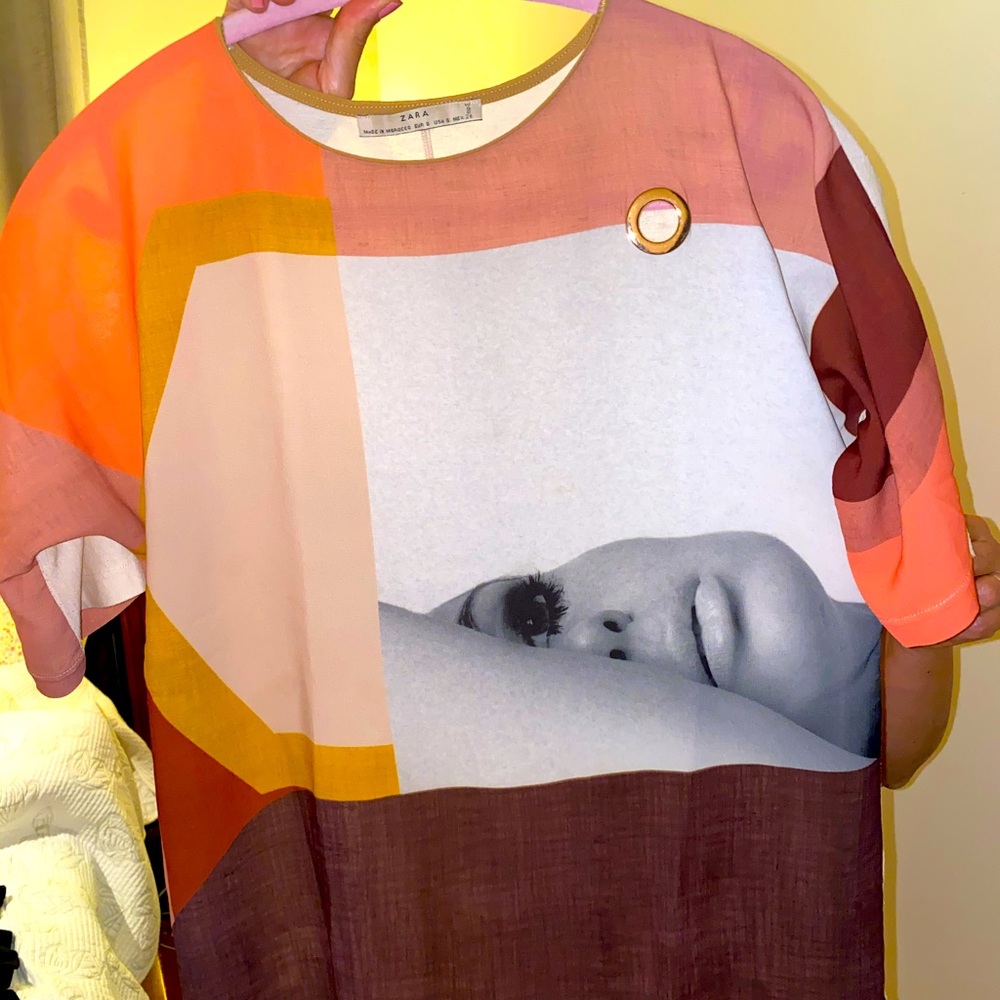 Zara colored tshirt with gold ring